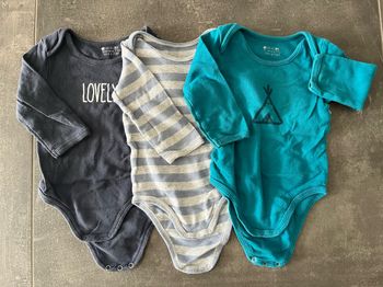Lot de 3 bodys taille 9 mois Tape à l’œil