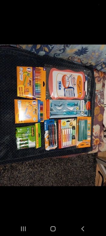 Lot scolaire divers articles neuf