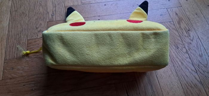 Trousse picatchu en très bon état - photo numéro 3