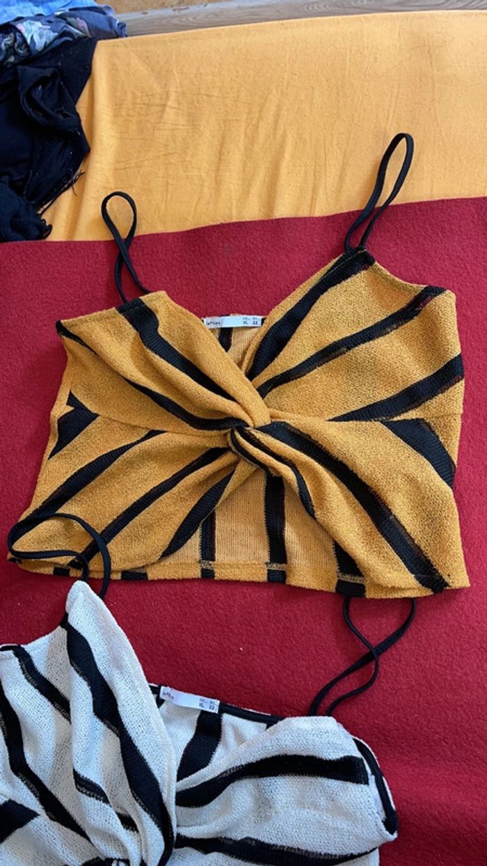 Lot de 2 top neufs  jamais  portés taille S/M/L - photo numéro 3