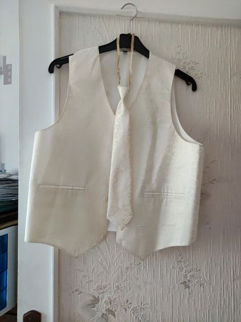 Boléro+cravate couleur écru 16 ans