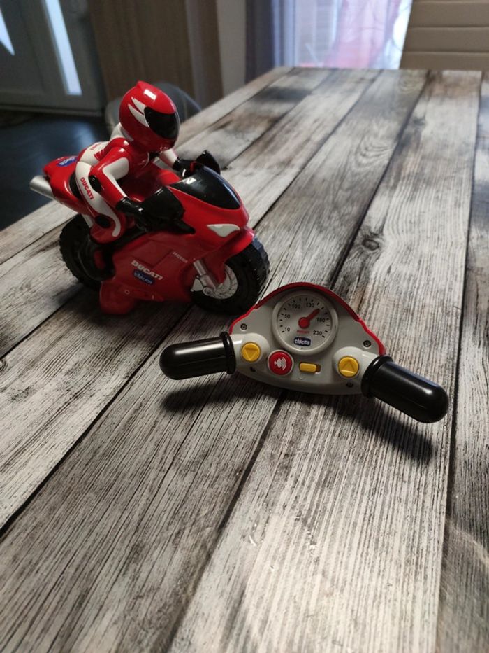 Moto téléguidée - photo numéro 3