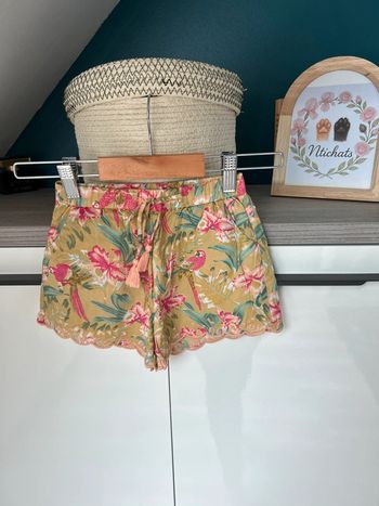 short moutarde Louise Misha en 4 ans