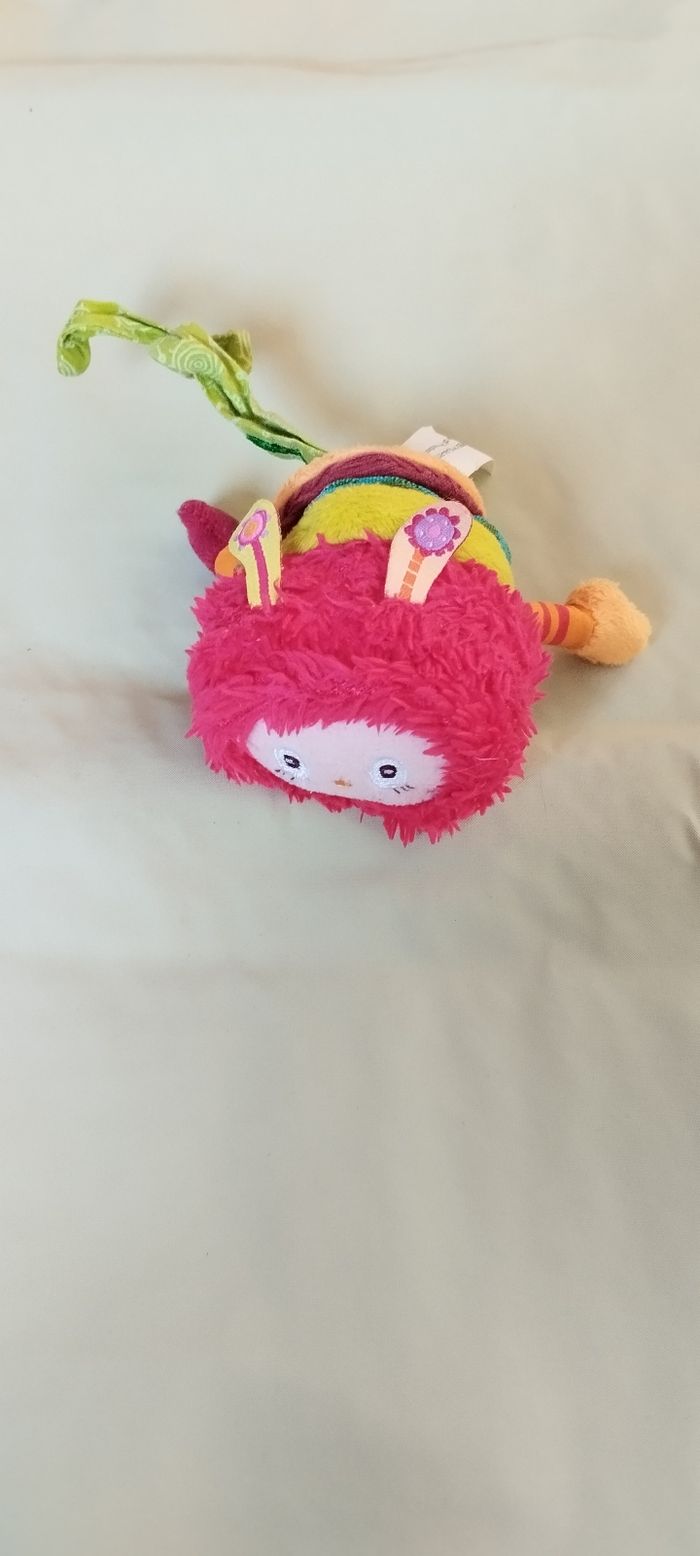 Petite peluche lilliputiens qui vibre