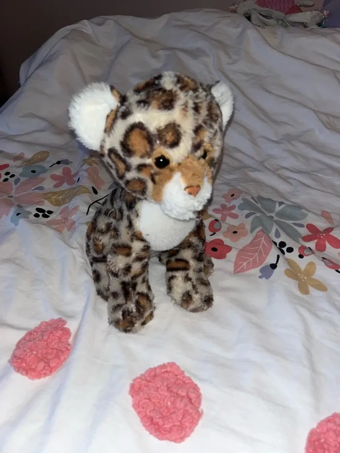 Léopard en peluche