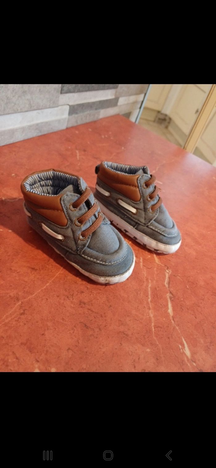 Chaussures bébé taille 6 / 12 mois - photo numéro 3