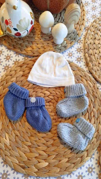 Lot bonnet et chaussons