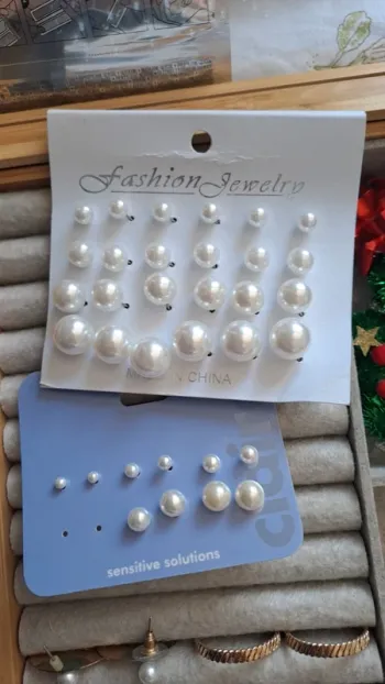 Lot de boucles d'oreilles perles blanches