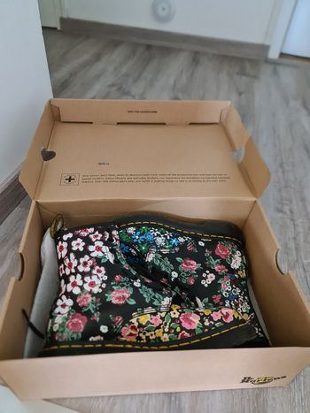 Dr. Martens fleuries