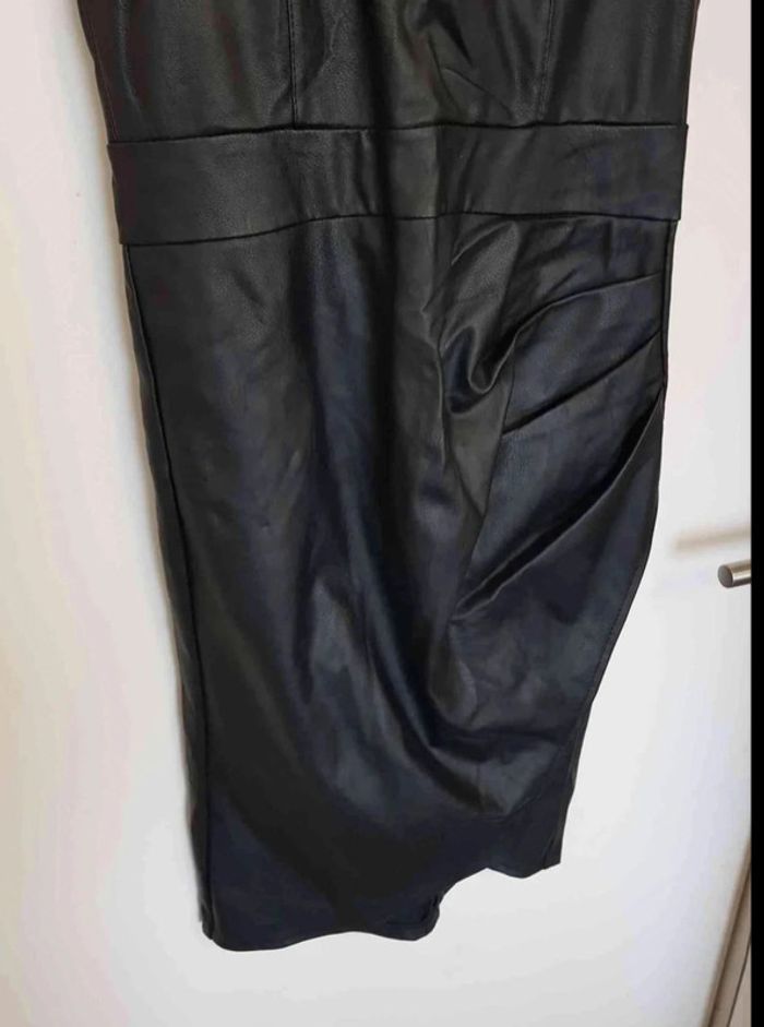Robe  style  cuir  taille 38 - photo numéro 3