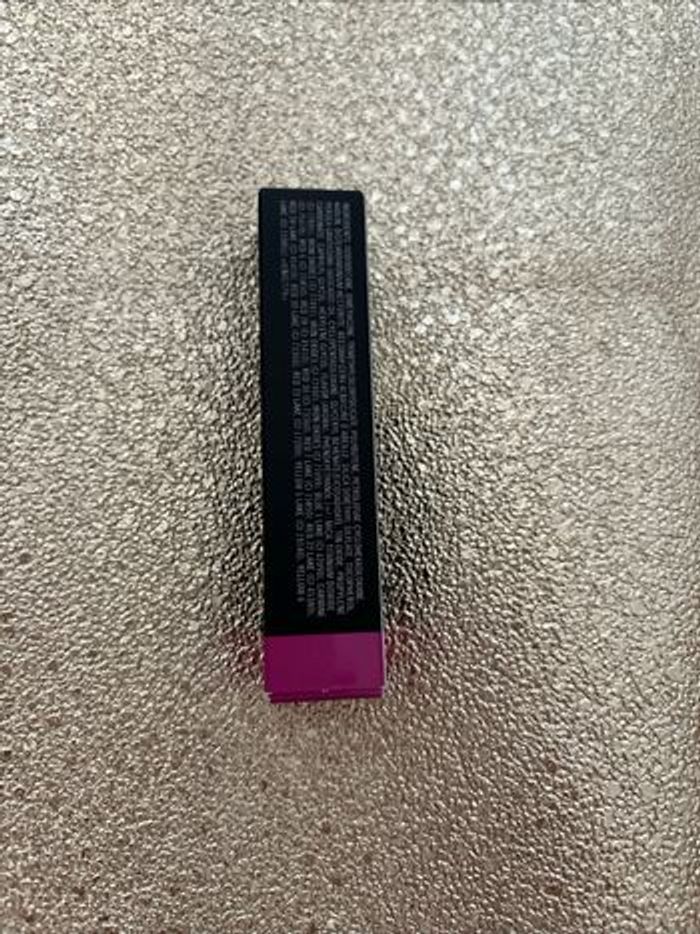 Retro matte liquide / Laque à lèvres rose magenta Mac - photo numéro 3