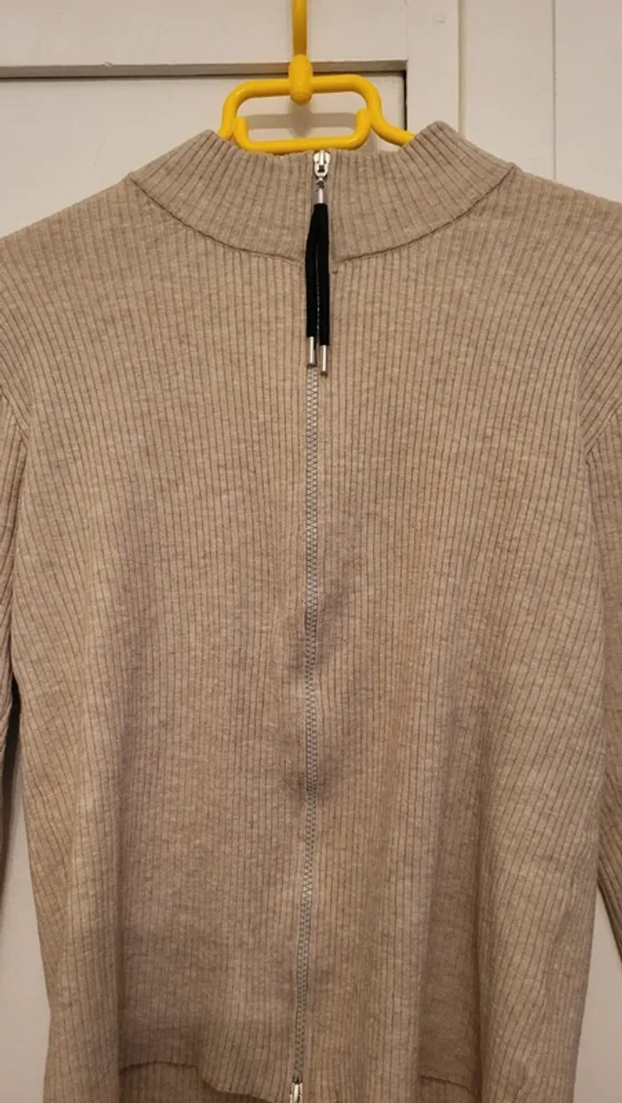 Gilet beige a fermeture eclair - photo numéro 2