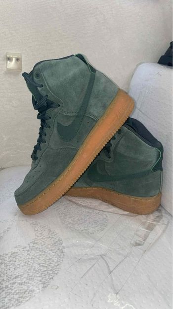 Basket  Nike air montante pointure 40
