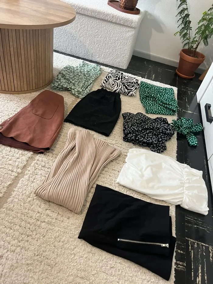 Le lot de jupe taille S