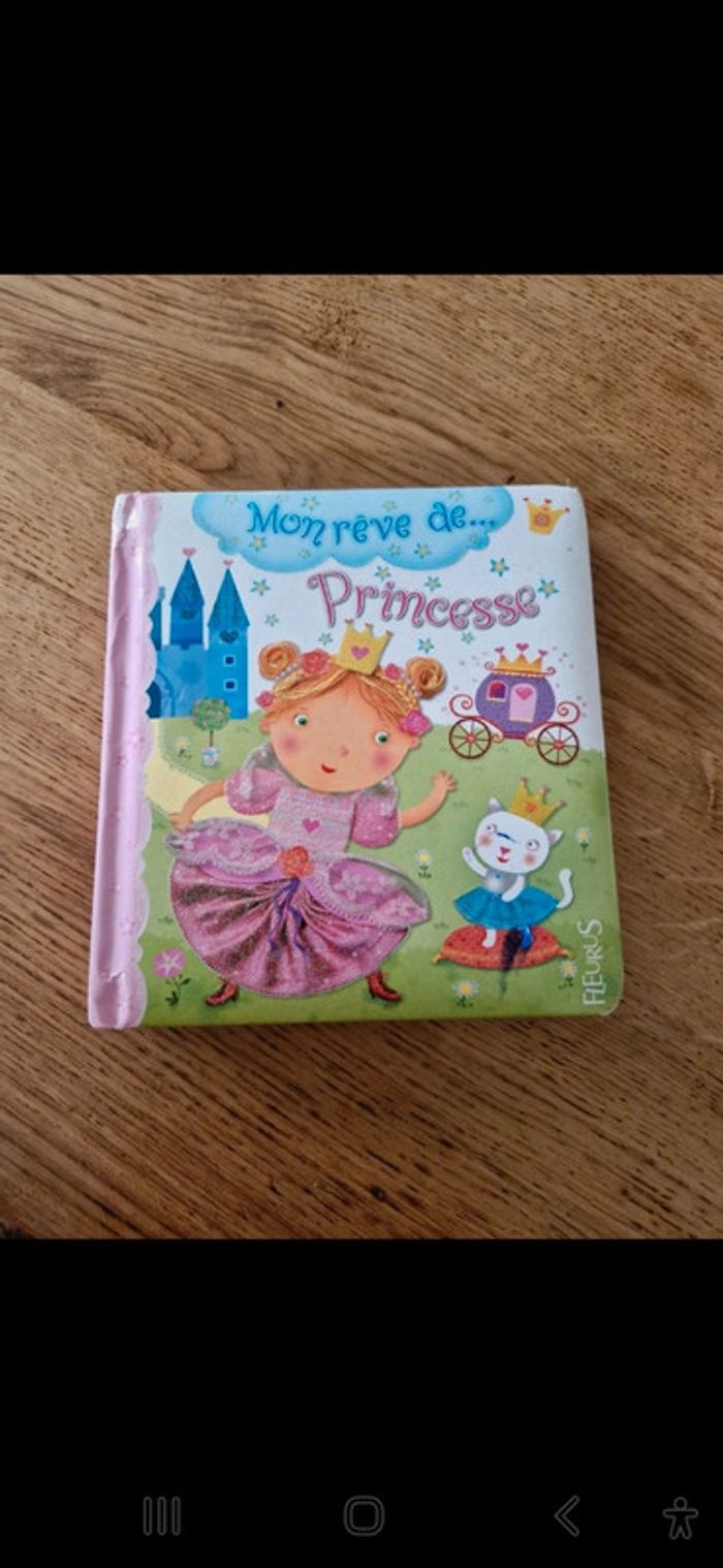 Livre enfant cartonné. mon rêve de princesse