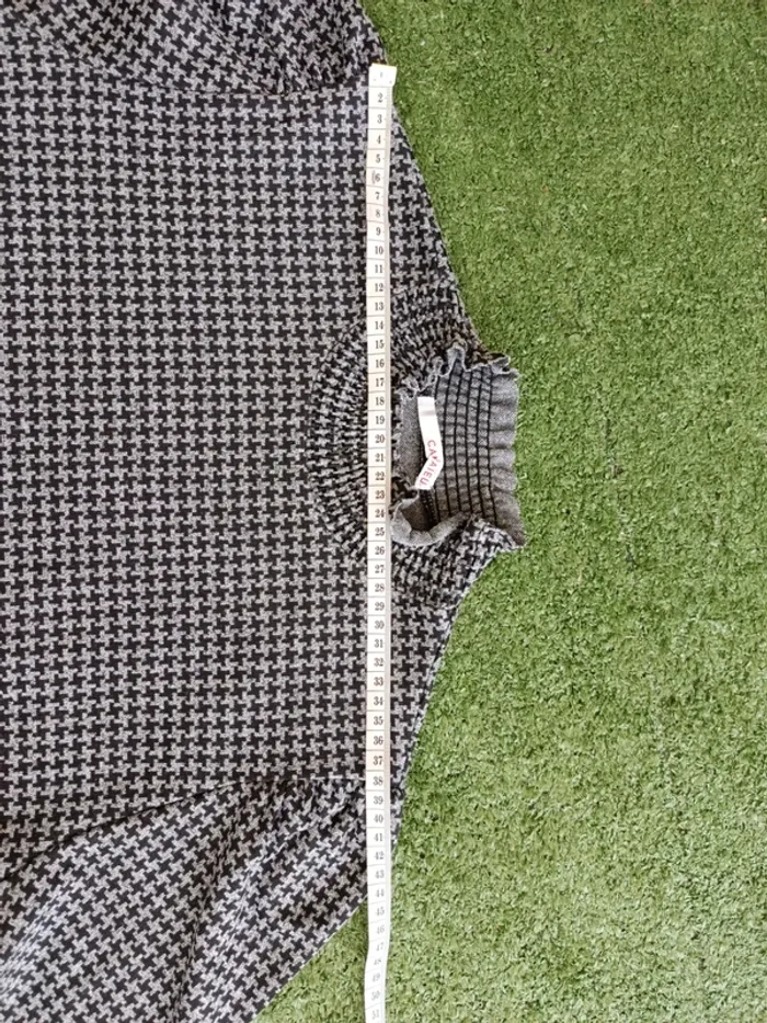 Top manches courtes col roulé a carreaux noir et gris camaïeu taille M - photo numéro 6