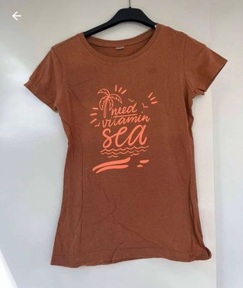 T-shirt 11/12ans satisfaisant