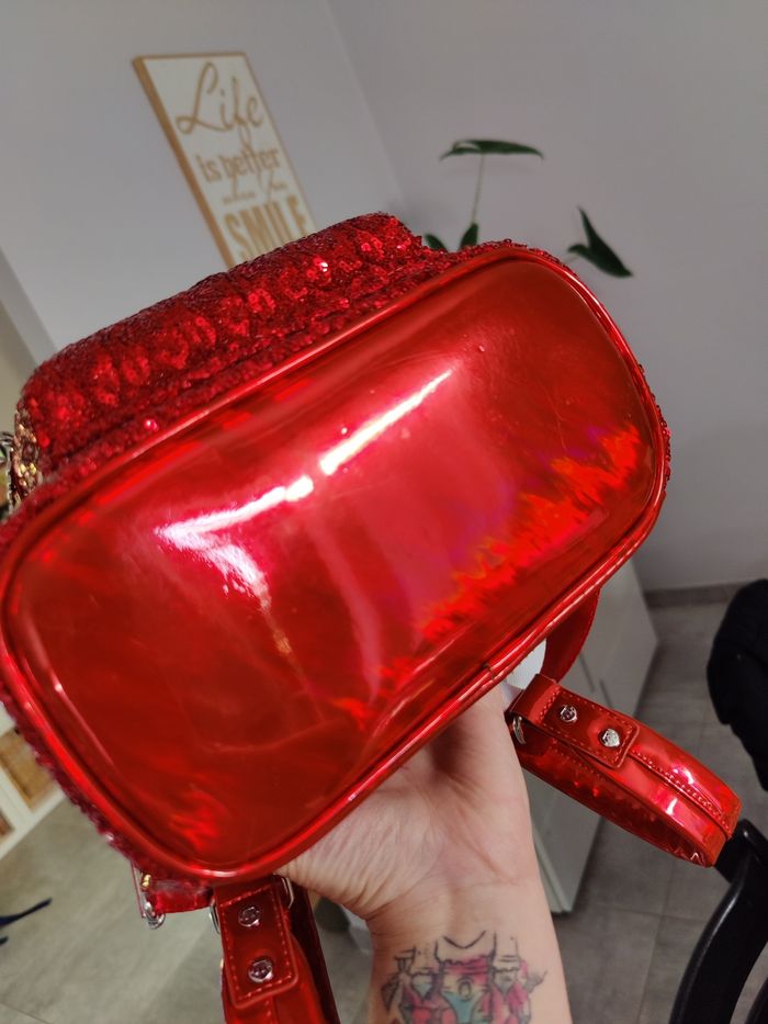 Loungefly Minnie sequins rouge - photo numéro 5