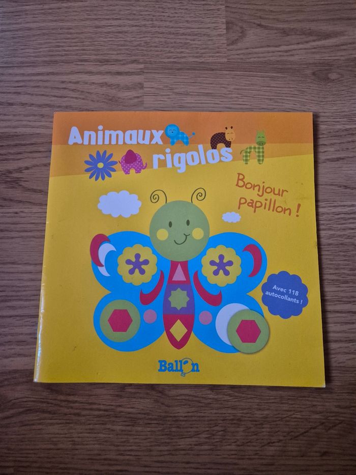 Livre avec gommettrs à coller neuf