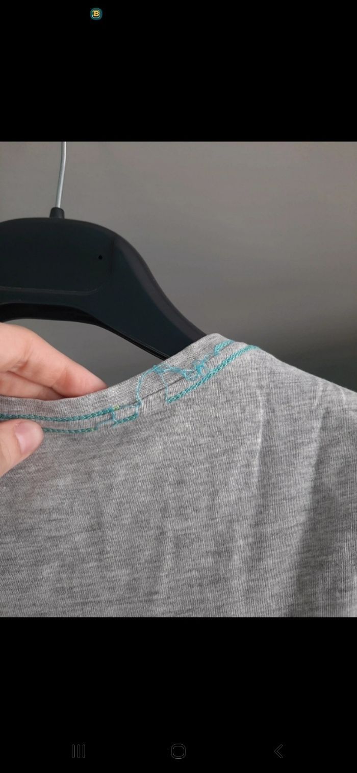T-shirt gris à motifs - photo numéro 2