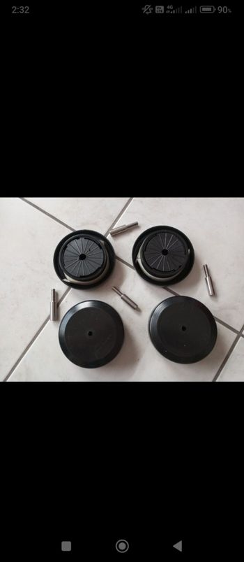 Pieds De Lit Neuf Avec Les Vises Fourni Avec Jamais Été Utilisé + Mode D'Emploi