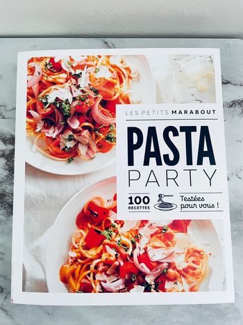 Livre Pasta Party 100 recettes Les Petits Marabout Neuf