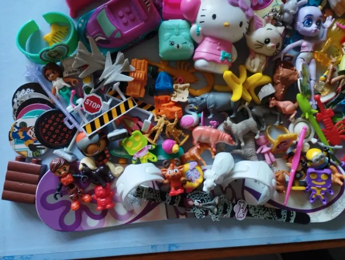 Lot de petits jouets - photo numéro 2