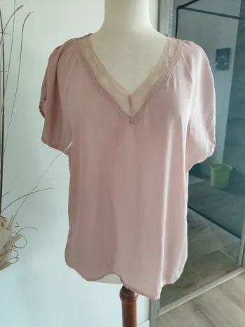Blouse avec dentelle rose poudrée M