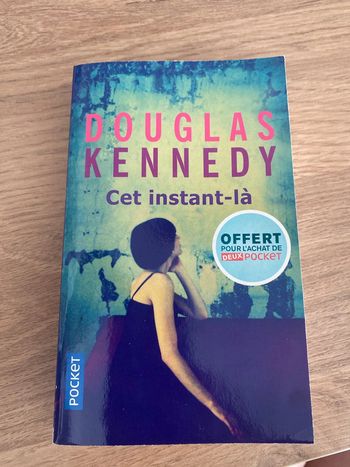 Livre intitulé Cet instant là neuf