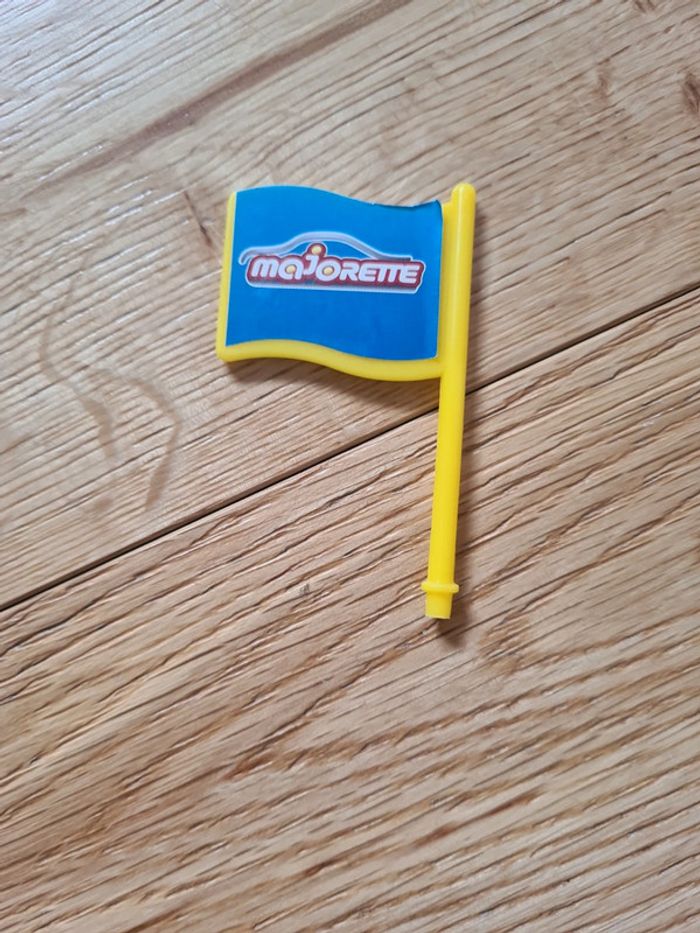 Drapeau garage majorette - photo numéro 2