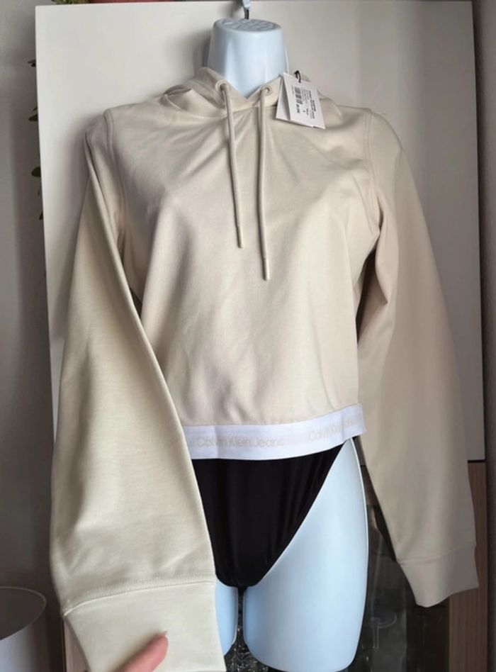 Sweat à capuche court Calvin Klein neuf