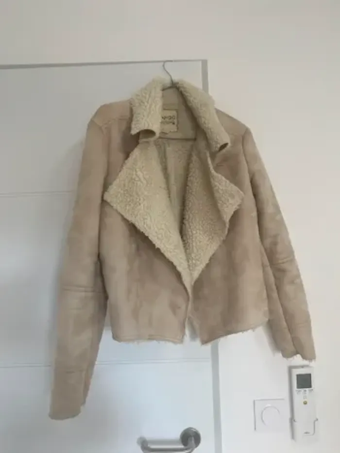 Veste en suédine beige fourré moumoute - photo numéro 2