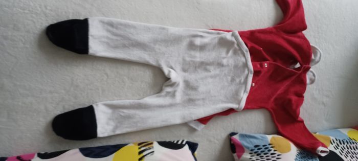 Très joli petit pyjama une pièce bébé fille T 18 mois - photo numéro 8