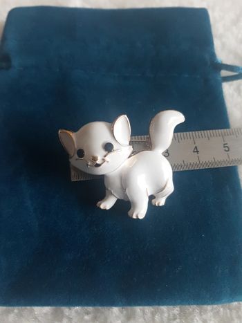 Broche chaton blanc