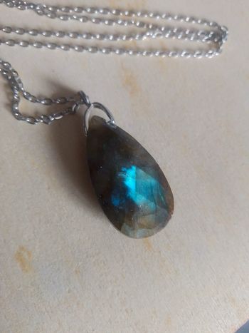 Collier en pierre de labradorite