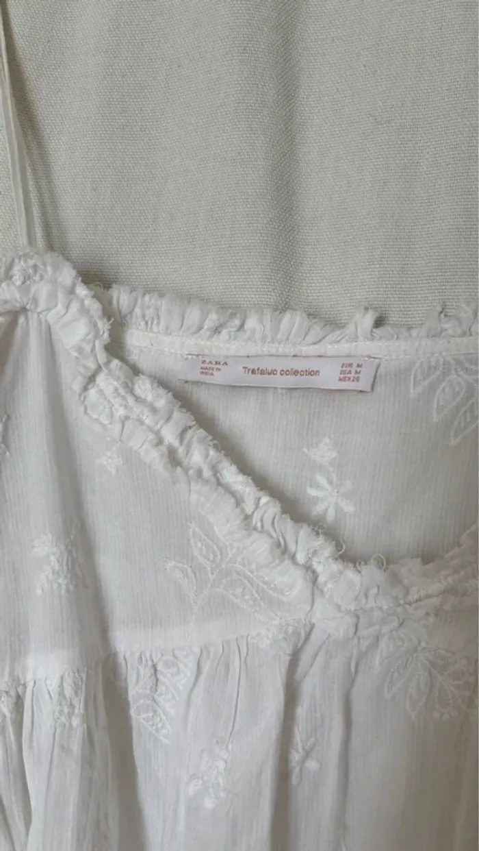 Jolie blouse à bretelles broderies Zara blanche - photo numéro 4