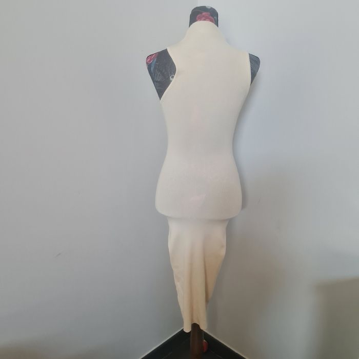 Belle robe creme - photo numéro 2