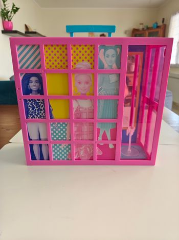 Dressing Barbie 