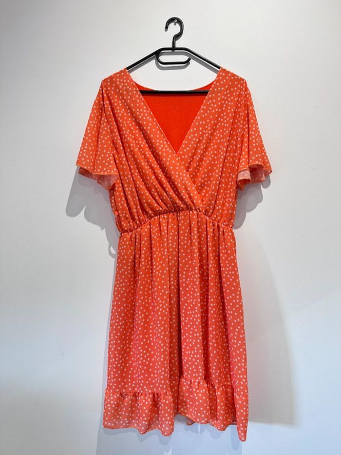 Robe orange à pois