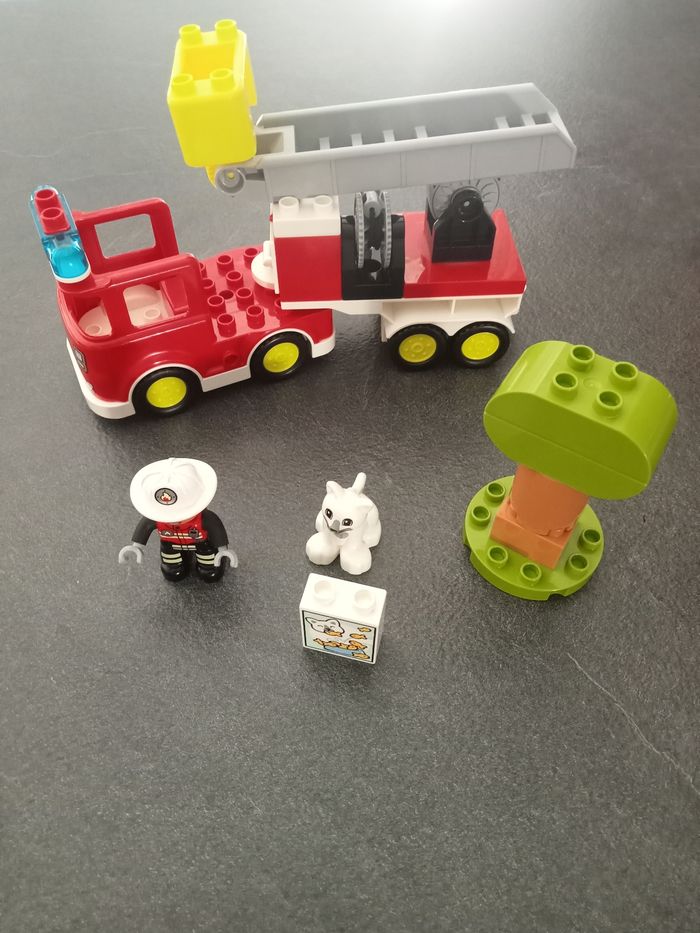 Lego Duplo camion de pompiers - photo numéro 2