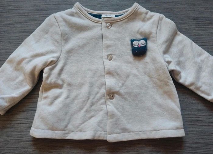 Gilet 6 mois hibou très bon état - dressing trié par tailles