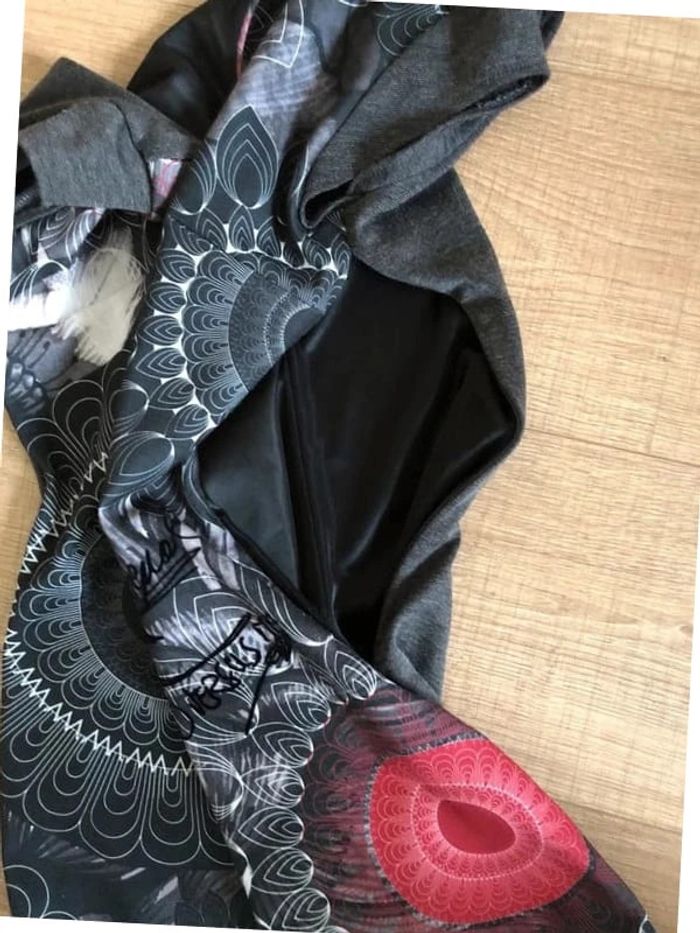 Robe grise et imprimée à manches courtes Desigual taille S jamais portée - photo numéro 15