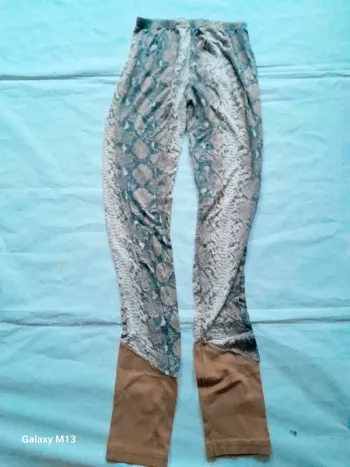 Legging femme motif écailles de crocodile Jenika taille 34