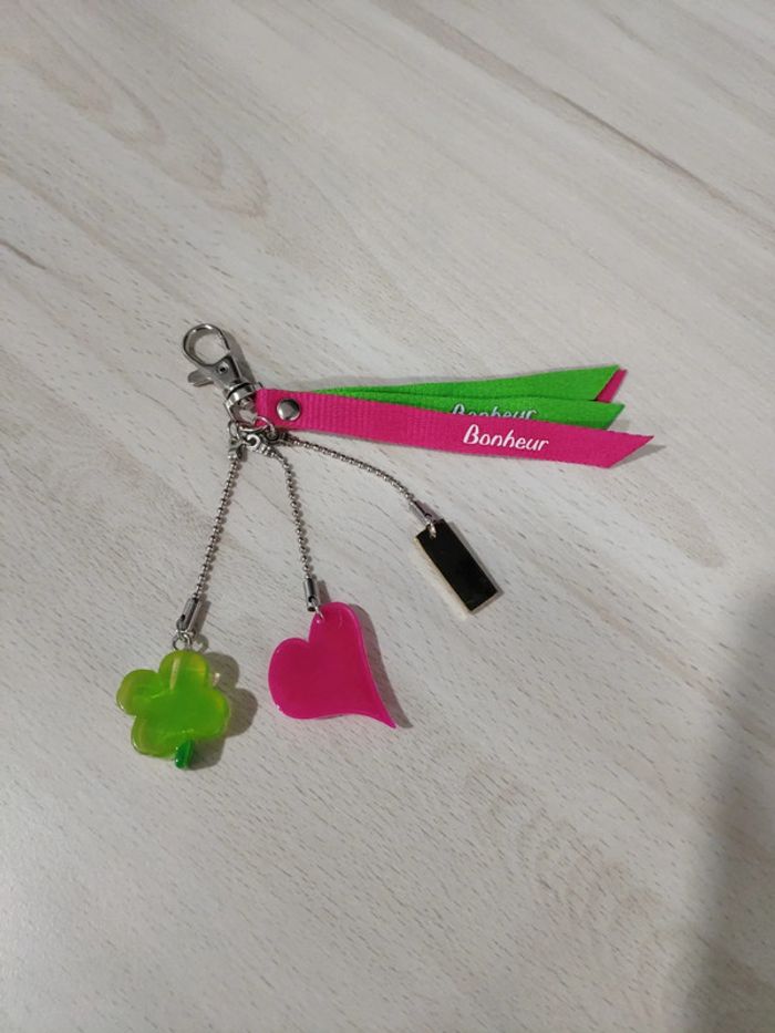 Magnifique gri gri chance porte clés bonheur cœur et trèfle 🍀 Marabout - photo numéro 2