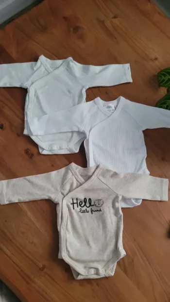 Lot de 3 bodies manches longues 1 mois comme neufs