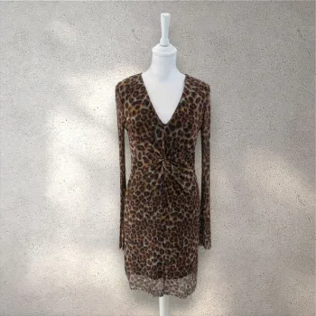 Robe motifs léopard décolleté en v New Look taille 38