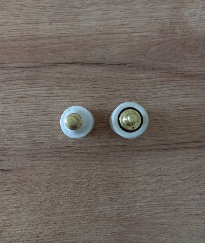 Fusibles ancien en ceramique et laiton " ×2 " - photo numéro 3