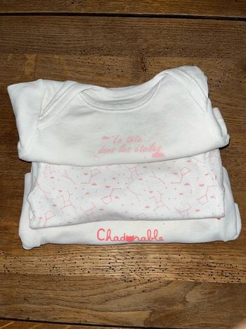 3 bodys manches courtes  6 mois