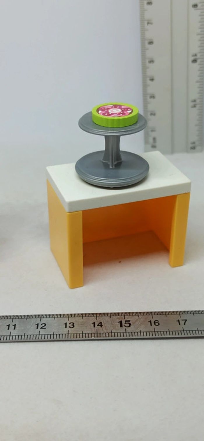 Femme pâtissière avec gâteaux playmobil - photo numéro 6