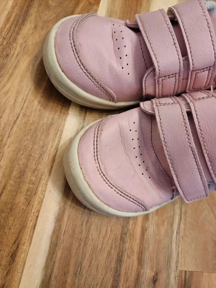Une paire de baskets rose decathlon 27 - photo numéro 4